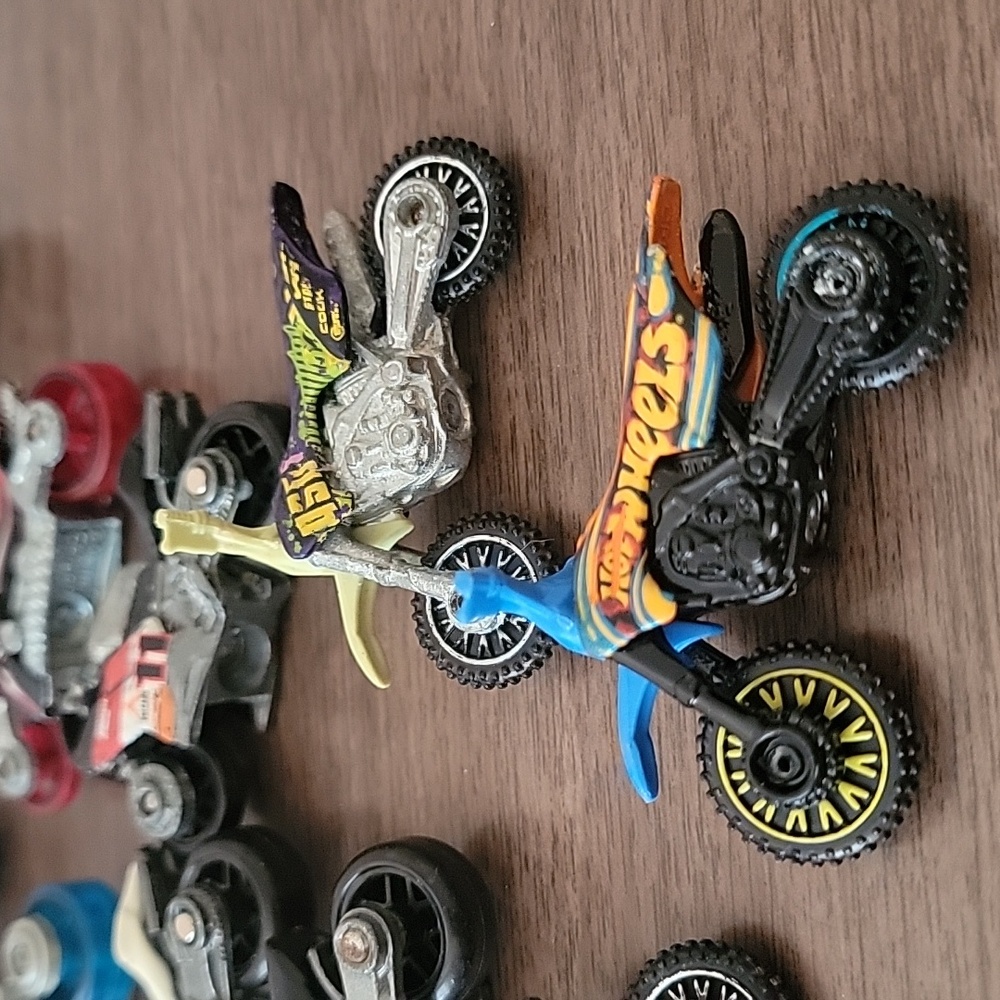 Miniature Motorcycles Set - Multicolor - Picture 11 of 12